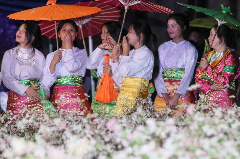Hà Giang: Cao nguyên đá Đồng Văn nhận danh hiệu Công viên địa chất toàn cầu UNESCO, khai mạc Lễ hội hoa Tam giác mạch - Ảnh 4.