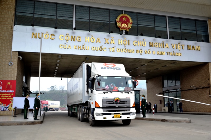 Mỗi ngày có hơn 400 tấn sầu riêng xuất khẩu sang Trung Quốc qua Cửa khẩu Lào Cai - Ảnh 1.