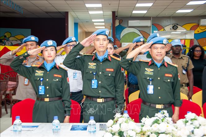 3 sĩ quan Công an Việt Nam được Phái bộ UNMISS trao Huy chương Gìn giữ Hòa bình - Ảnh 1.