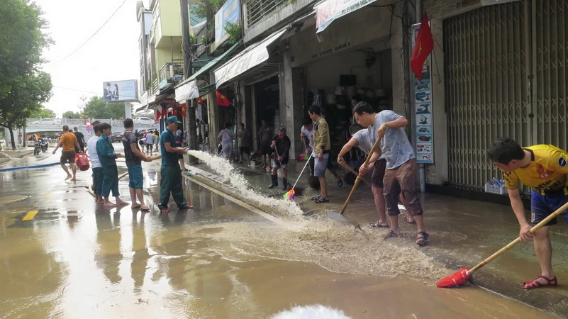 Vẫn còn gần 13.000 ngôi nhà bị ngập do mưa lũ ở miền Trung- Ảnh 3.