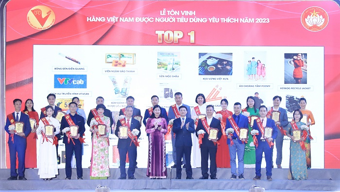 Tôn vinh 150 sản phẩm hàng Việt được người tiêu dùng yêu thích năm 2023- Ảnh 1.