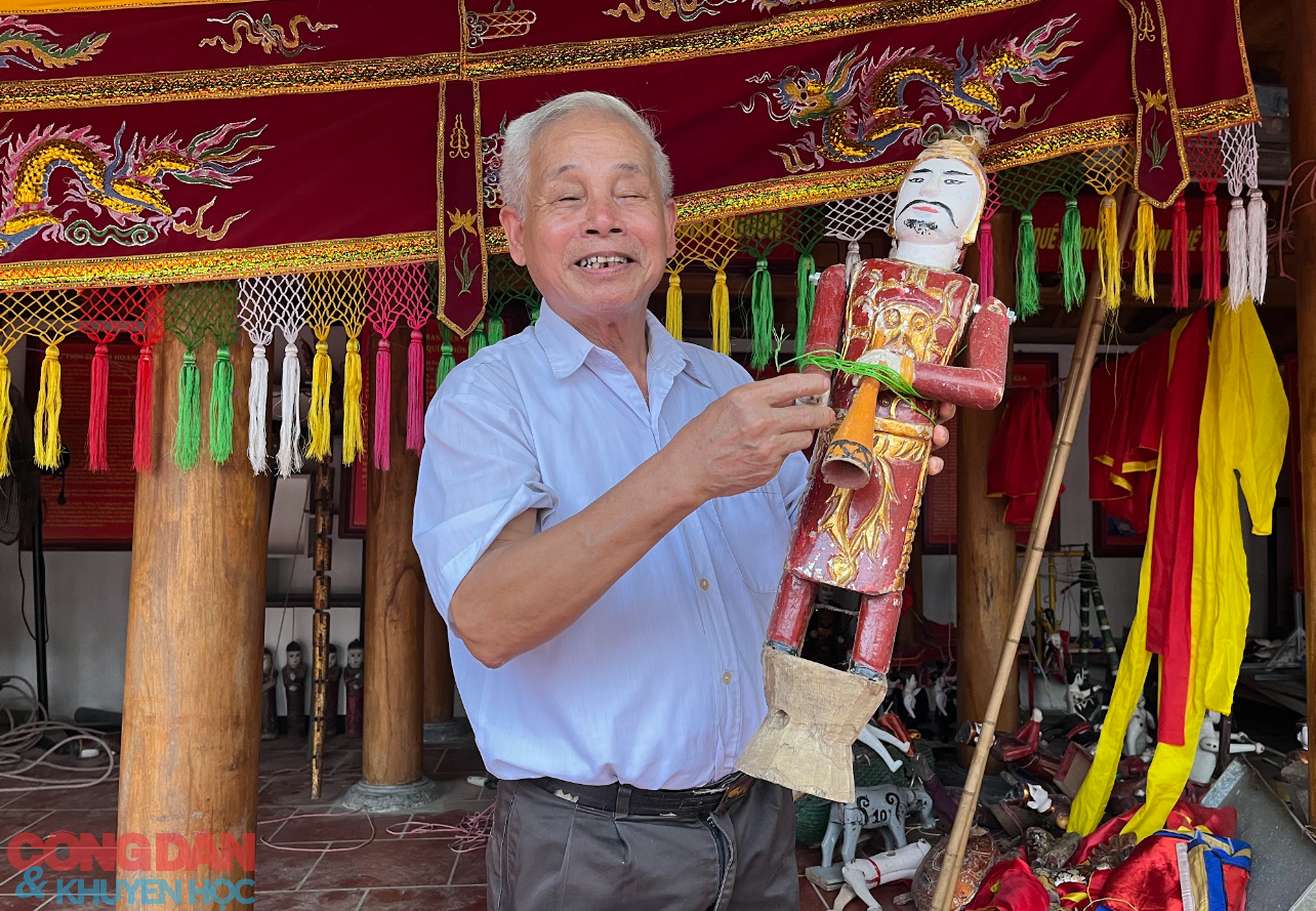Nghệ nhân rối nước Nguyễn Hữu Chính – người quản trò duy nhất còn lại của làng Ra- Ảnh 3.