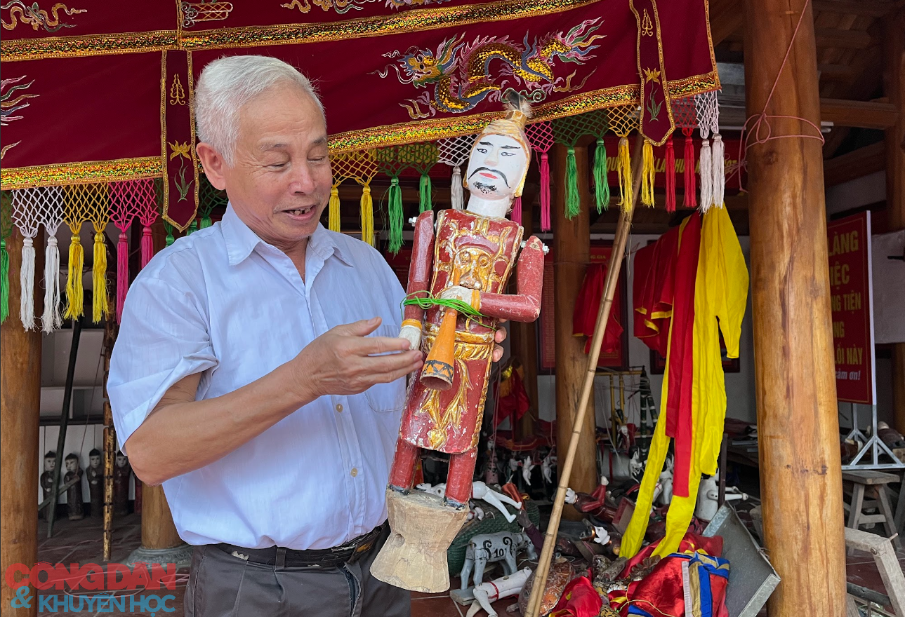 Nghệ nhân rối nước Nguyễn Hữu Chính – người quản trò duy nhất còn lại của làng Ra- Ảnh 4.