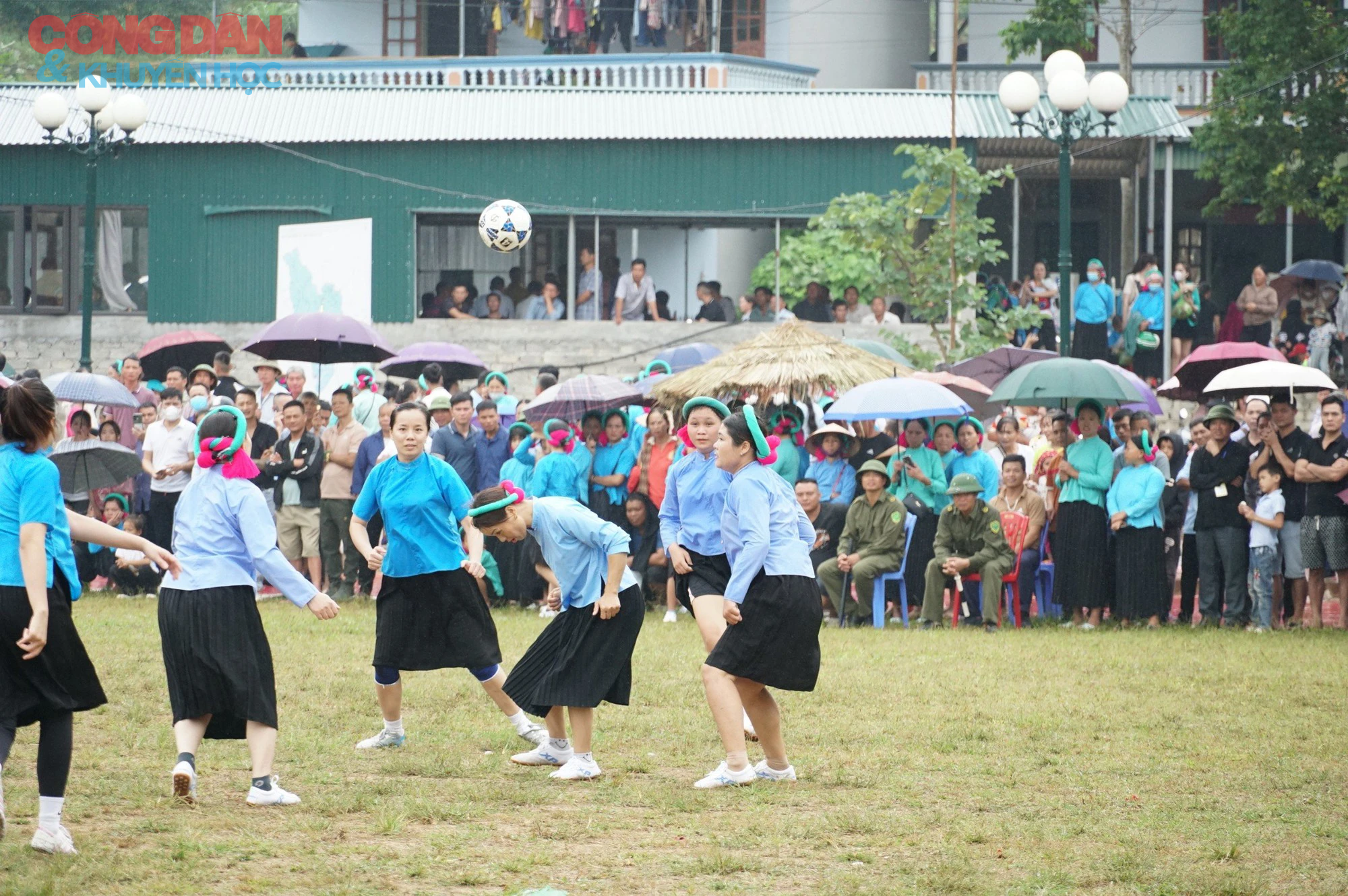 Quảng Ninh: Về Đại Dực, Tiên Yên xem chị em người Sán Chỉ đá bóng - Ảnh 7.