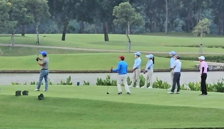 Bắc Ninh thành lập đoàn kiểm tra việc lãnh đạo sở chơi golf giờ hành chính; ra chỉ thị tăng cường kỷ luật, kỷ cương- Ảnh 2.