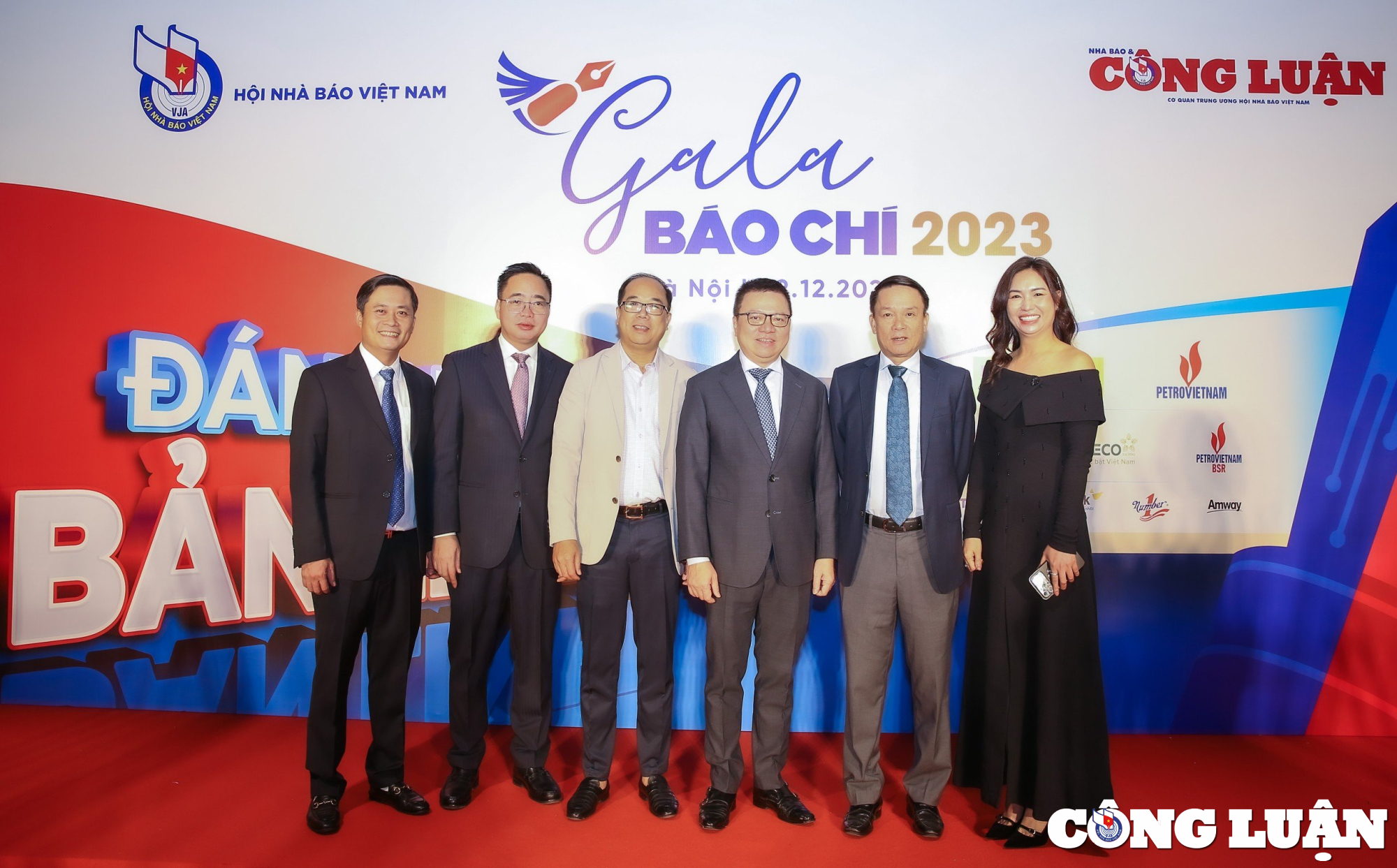 Gala Báo chí 2023 - Trao giải ảnh “Khoảnh khắc báo chí 2022”: Tôn vinh bản lĩnh dấn thân, lan tỏa sức sáng tạo- Ảnh 10.