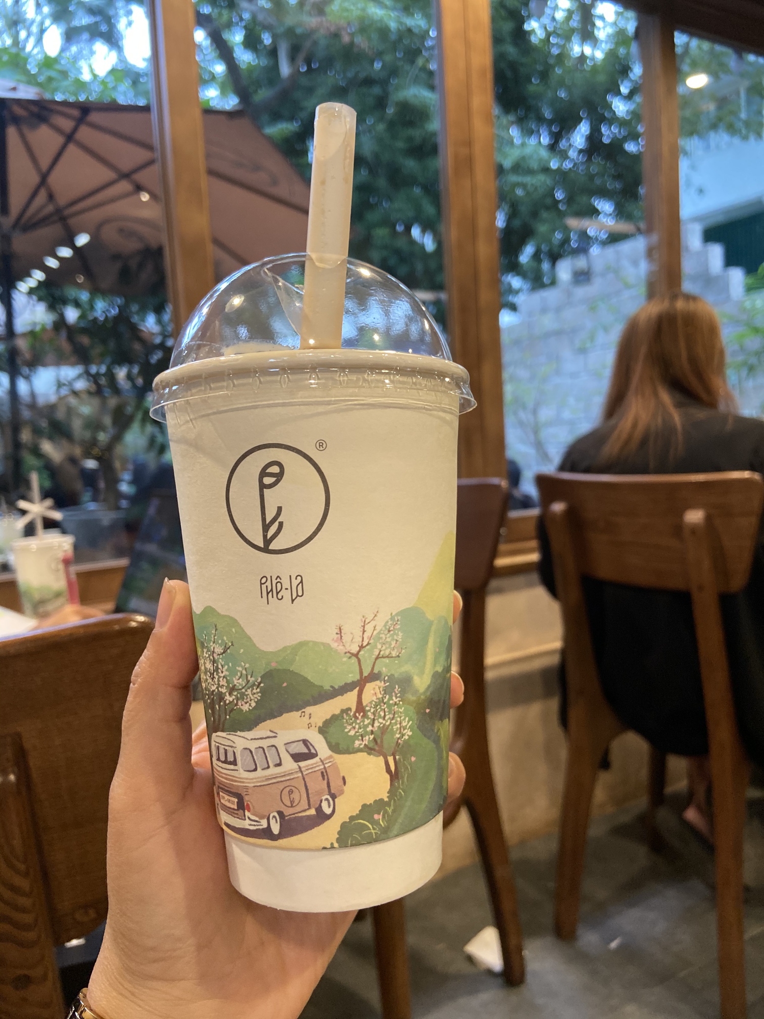 Cafe Hà Nội “thất thủ” ngày cuối tuần- Ảnh 4.