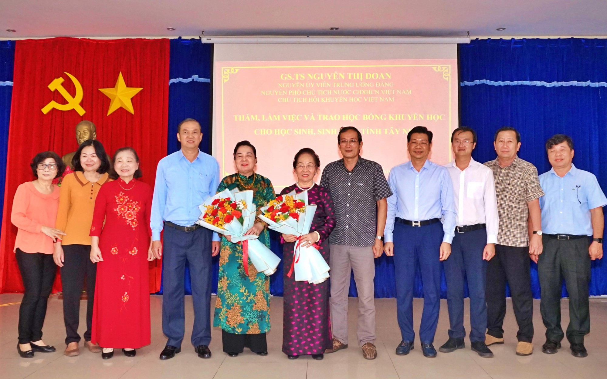 Chủ tịch Hội Khuyến học Việt Nam Nguyễn Thị Doan thăm và làm việc tại Tây Ninh