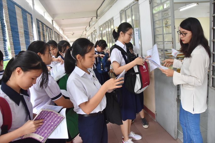 Thí sinh dự thi vào lớp 10 công lập tại Thành phố Hồ Chí Minh năm 2023 phải đăng ký nguyện vọng trực tuyến - Ảnh 1.