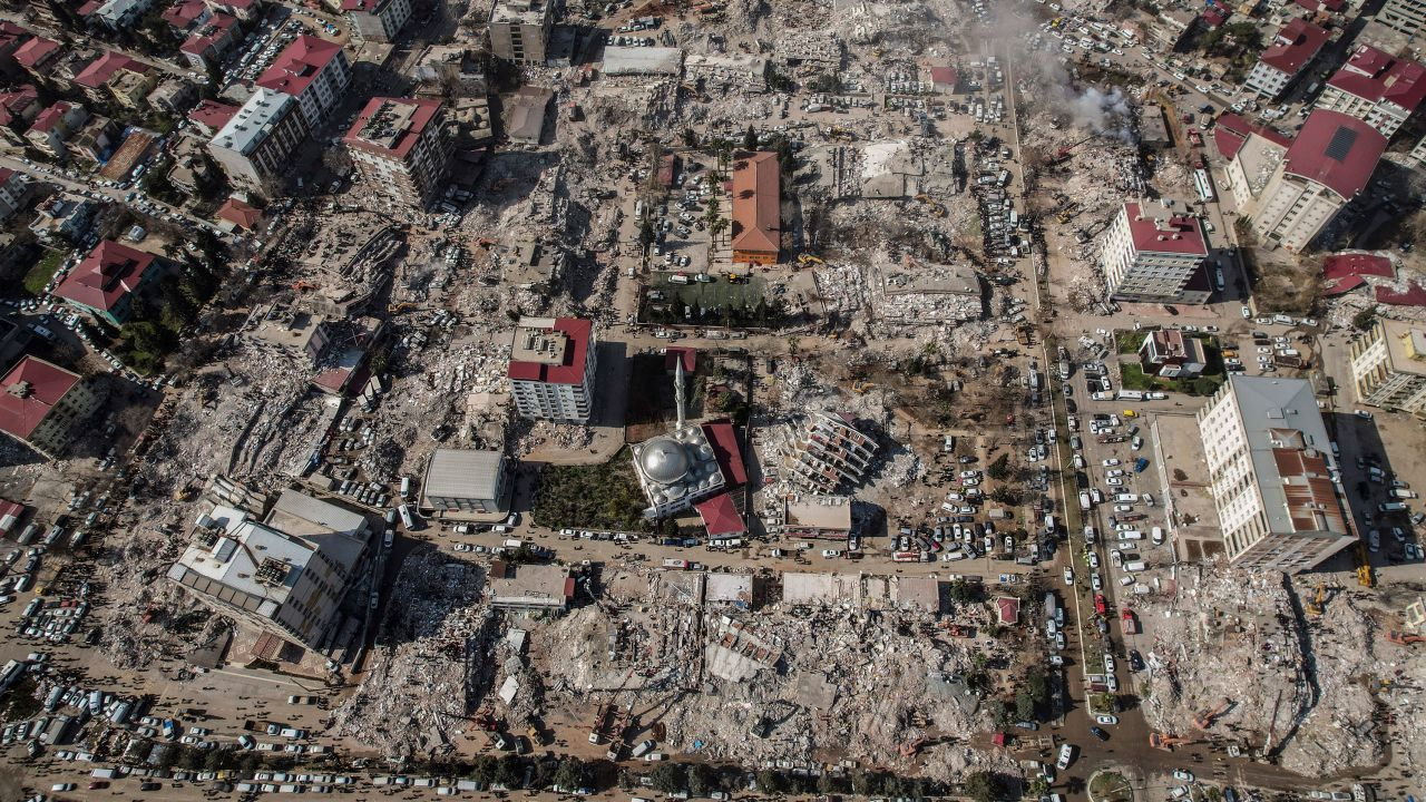 Động đất ở Thổ Nhĩ Kỳ: Xuất hiện một trong những vết nứt dài nhất ...
