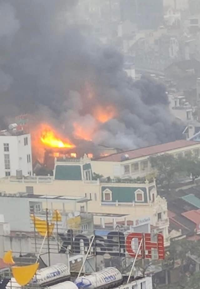 Hải Phòng: Cháy lớn tại chợ Tam Bạc - Ảnh 1.