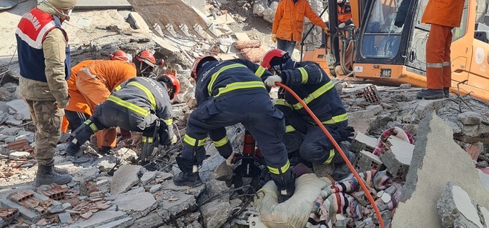 Tìm kiếm người bị nạn trong thảm họa động đất ở Thổ Nhĩ Kỳ - Cuộc chạy đua với thời gian  - Ảnh 8.