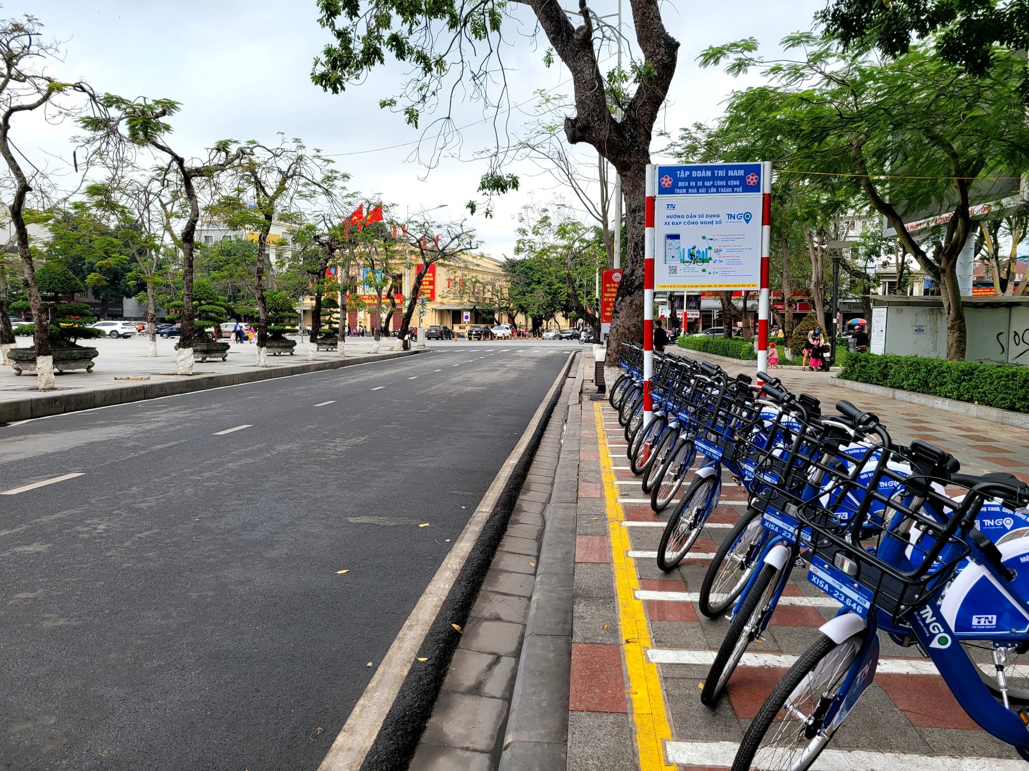 Người dân Hải Phòng háo hức trải nghiệm dịch vụ xe đạp công cộng