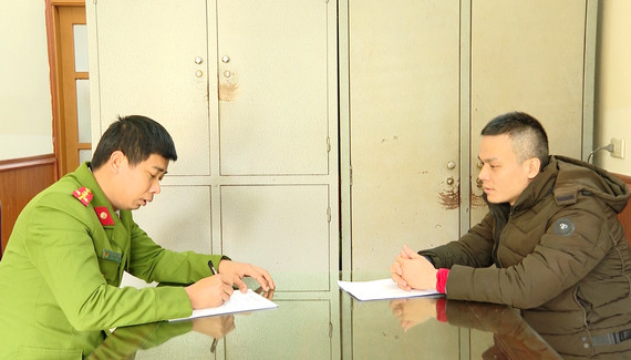 Bắt tạm giam Phó Giám đốc Trung tâm đăng kiểm Ninh Bình - Ảnh 1.