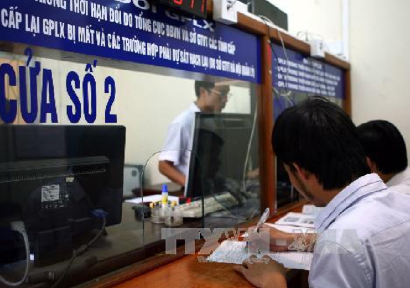 Cục Đường bộ Việt Nam hướng dẫn đổi giấy phép lái xe qua mạng để giảm tải việc chờ đợi - Ảnh 2.