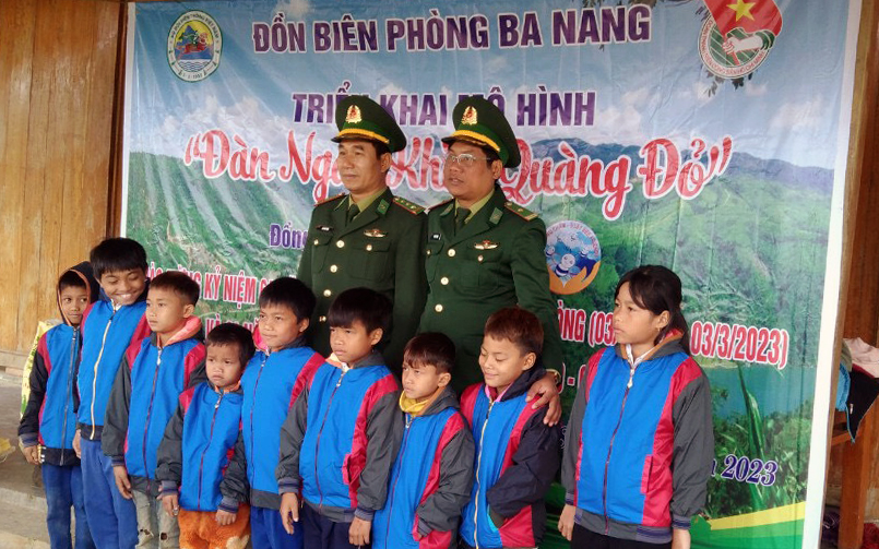 Tặng 3.000 con giống gia cầm cho gia đình học sinh vùng biên giới tỉnh Quảng Trị và Thừa Thiên Huế - Ảnh 2.