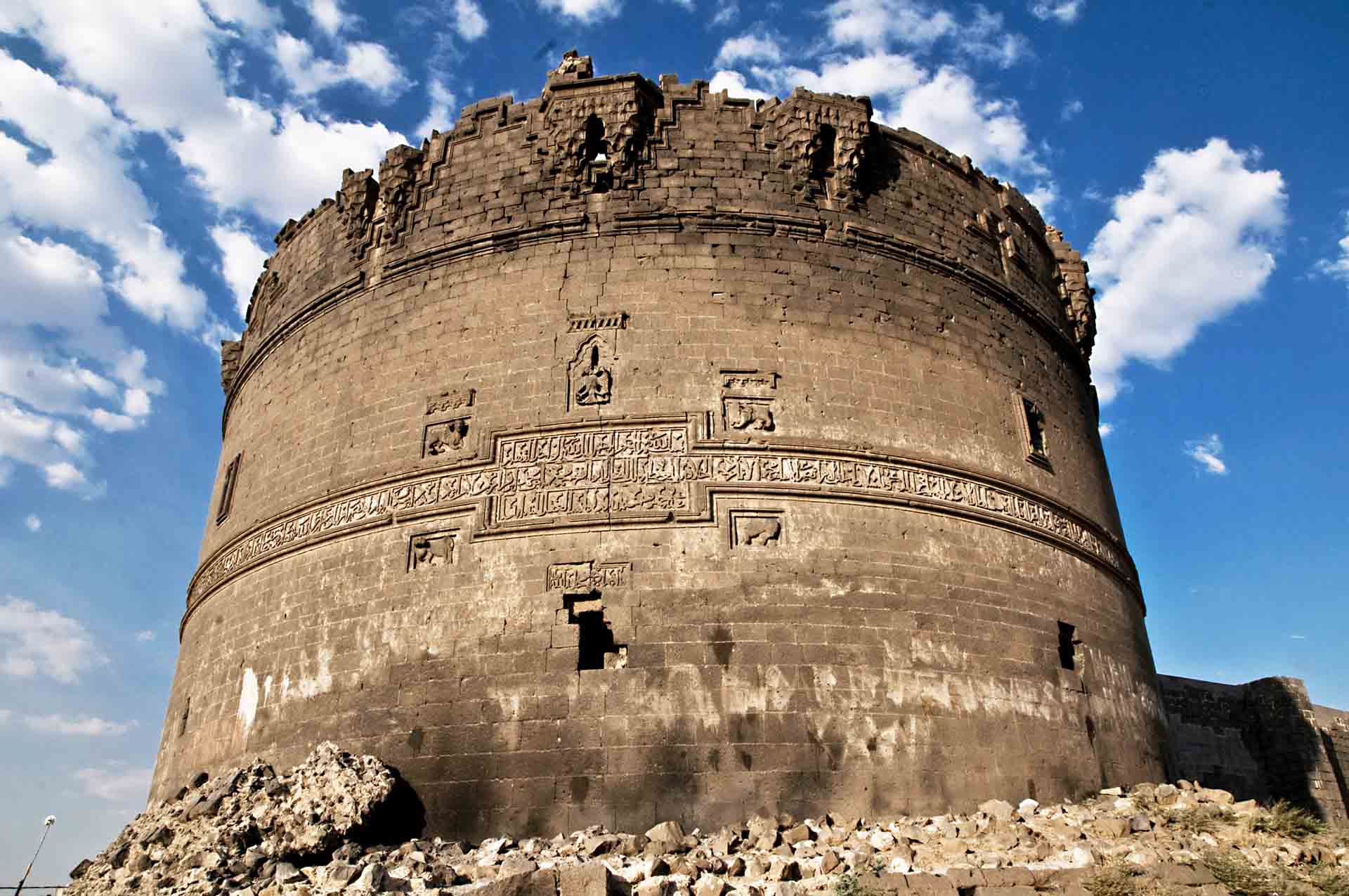 Chiêm ngưỡng vẻ kỳ vĩ của Diyarbakir - Tường thành dài thứ 2 thế giới bị ảnh hưởng bởi động đất tại Thổ Nhĩ Kỳ - Ảnh 9.