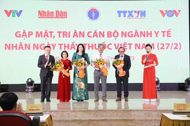 Nhiều hoạt động tri ân cán bộ ngành Y tế nhân 68 năm Ngày Thầy thuốc Việt Nam  - Ảnh 3.