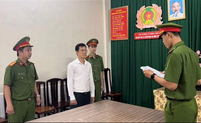 Trường Đại học Luật Thành phố Hồ Chí Minh tạm hoãn hợp đồng làm việc đối với ông Đặng Anh Quân - Ảnh 1.