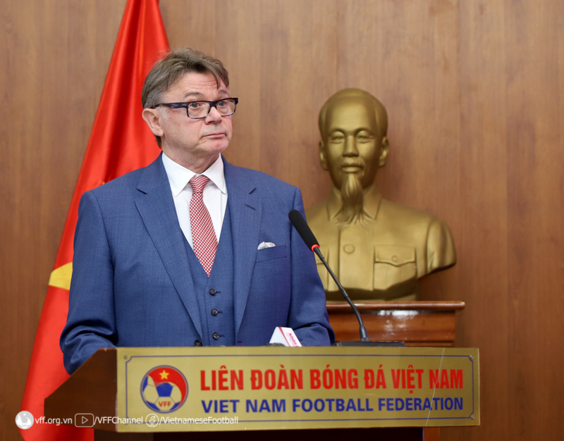 Tân huấn luyện viên Philippe Troussier sẽ dẫn dắt Đội tuyển bóng đá Việt Nam trong 3 năm - Ảnh 2.