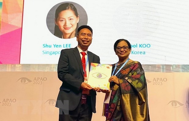 Trao Giải thưởng Cống hiến xuất sắc về phòng, chống mù loà Châu Á - Thái Bình Dương cho bác sĩ Nguyễn Viết Giáp - Ảnh 1.