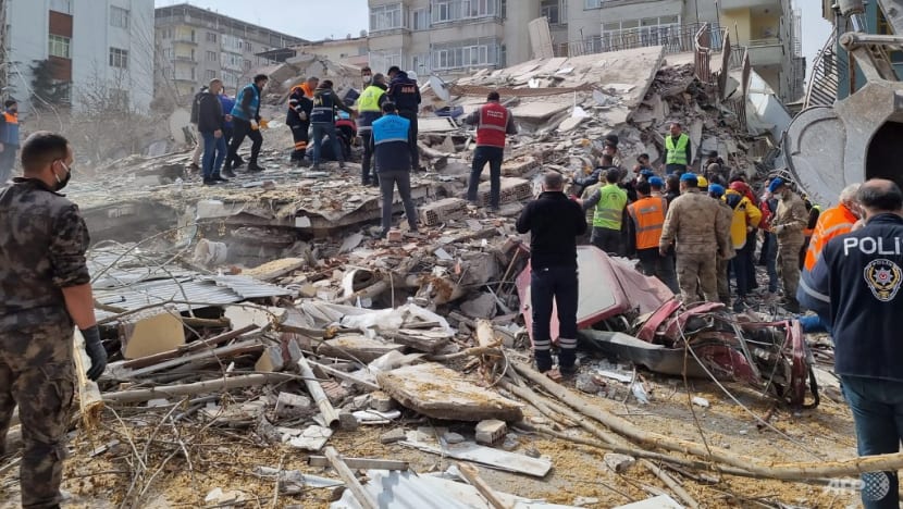 Thổ Nhĩ Kỳ tiếp tục hứng chịu động đất khiến hơn 100 người thương vong - Ảnh 1.