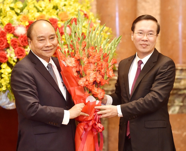 Nguyên Chủ tịch nước Nguyễn Xuân Phúc bàn giao công tác, khẳng định luôn trung thành với Đảng - Ảnh 1.