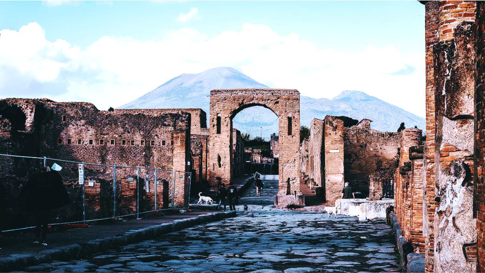 Cận cảnh thành phố La Mã, nơi thời gian ngừng trôi gần 2000 năm - Ảnh 1.