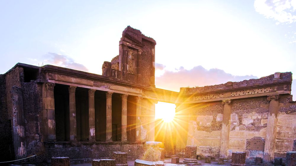 Cận cảnh thành phố La Mã, nơi thời gian ngừng trôi gần 2000 năm - Ảnh 2.