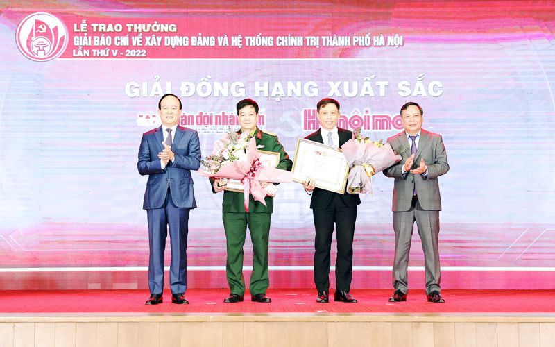 Hà Nội trao giải báo chí về xây dựng Đảng và hệ thống chính trị - Ảnh 5.