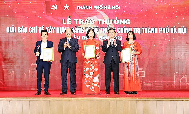 Hà Nội trao giải báo chí về xây dựng Đảng và hệ thống chính trị - Ảnh 9.