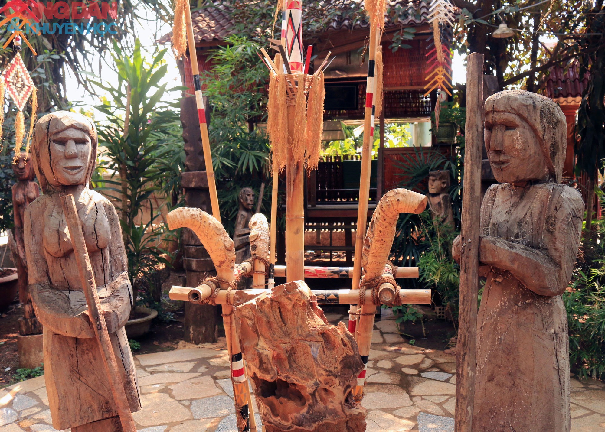 Bậc thầy tượng gỗ nhà mồ Tây Nguyên - Ksor Hnao - Ảnh 7.
