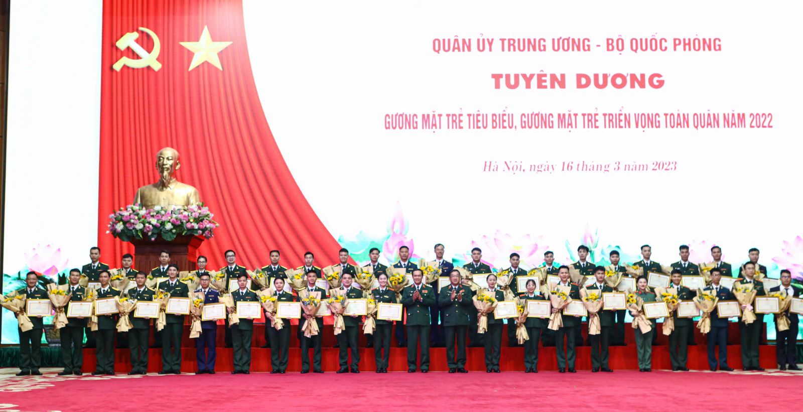 Chủ tịch nước Võ Văn Thưởng dự Tuyên dương gương mặt trẻ tiêu biểu, gương mặt trẻ triển vọng toàn quân năm 2022 - Ảnh 10.