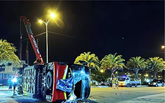 Bình Định: Xe tải va chạm xe khách - 13 người bị thương  - Ảnh 1.