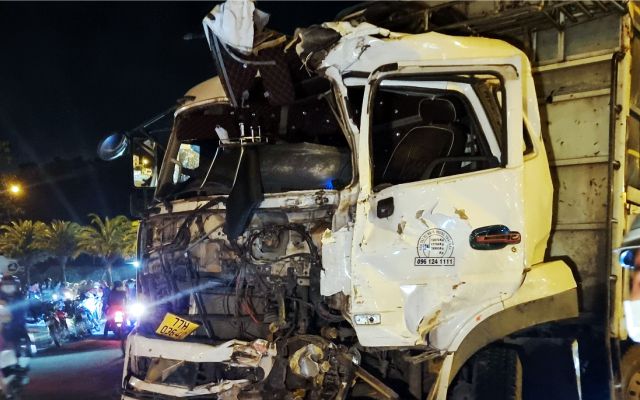 Bình Định: Xe tải va chạm xe khách - 13 người bị thương  - Ảnh 4.