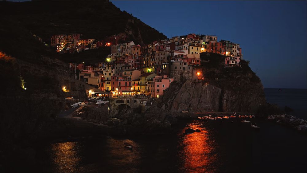 Năm ngôi làng đầy màu sắc của Cinque Terre: Vẻ đẹp ngoạn mục trên bờ biển nước Ý  - Ảnh 3.