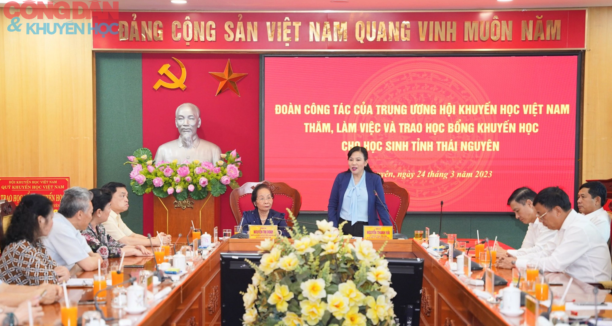 Trung ương Hội Khuyến học Việt Nam trao học bổng khuyến học tại Thái Nguyên - Ảnh 1.