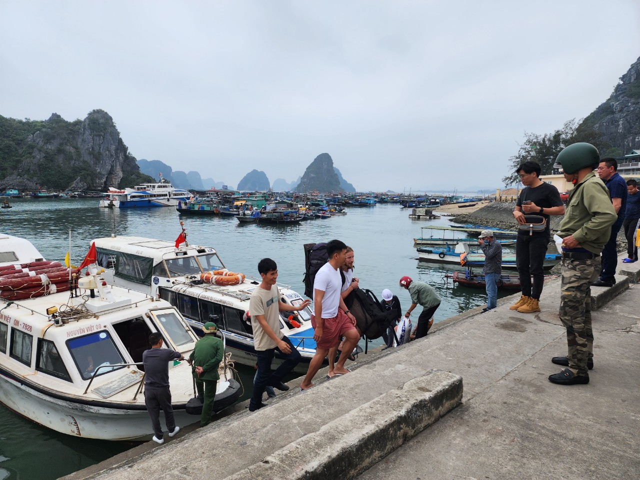 Quảng Ninh: Không có việc dừng hoạt động vận chuyển khách