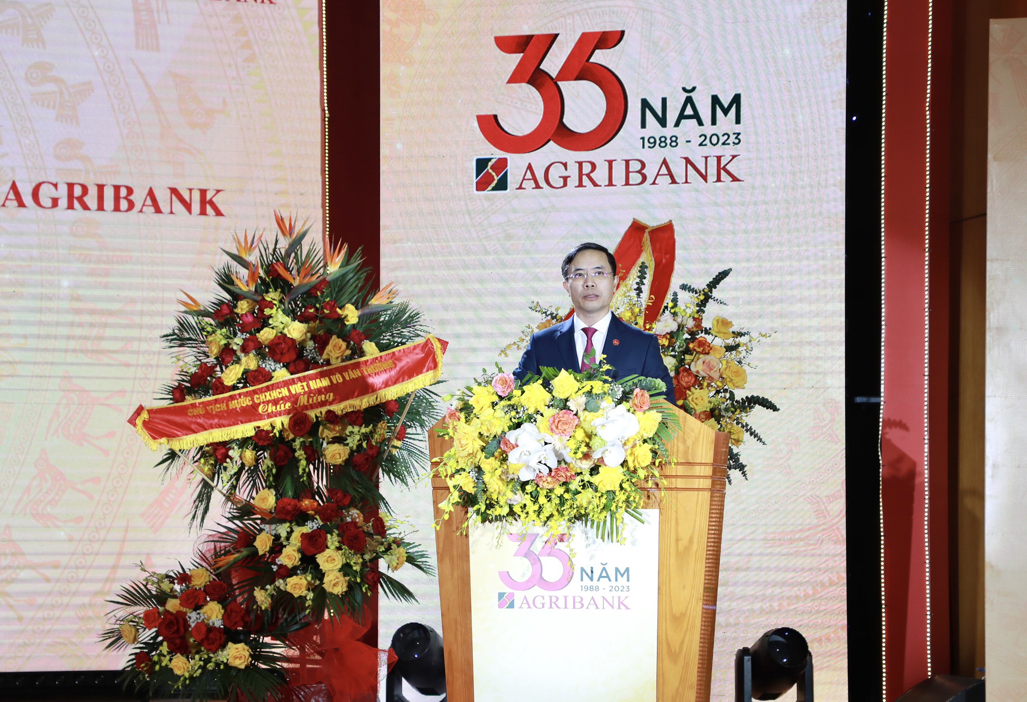 Agribank đón nhận Huân chương Lao động hạng Nhất, chào mừng kỷ niệm 35 năm ngày thành lập - Ảnh 4.