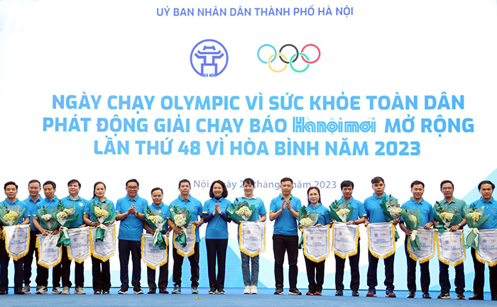 Hàng nghìn người tham gia Ngày chạy Olympic toàn dân và Lễ phát động Giải chạy Báo Hà Nội mới mở rộng lần thứ 48 - Ảnh 5.
