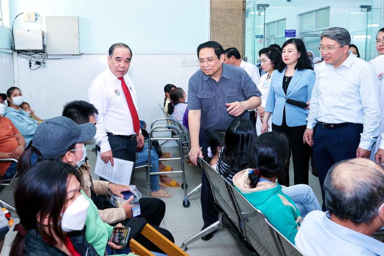 Thủ tướng thăm và khảo sát thực tế tại Bệnh viện đa khoa tỉnh Khánh Hòa - Ảnh 3.