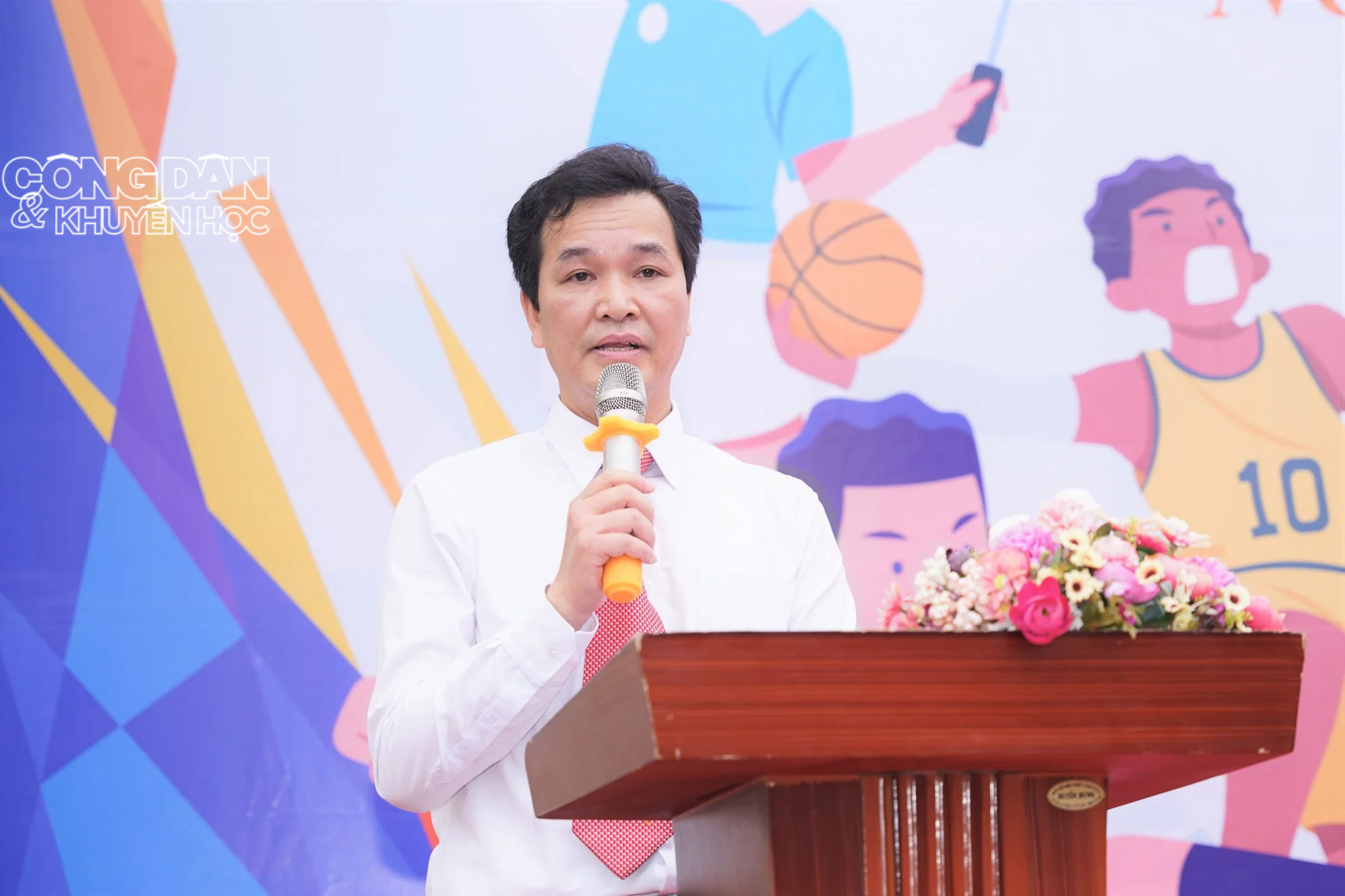 Quỹ Khuyến học Việt Nam trao 100 triệu đồng tặng Trường Phổ thông cơ sở Xã Đàn - Ảnh 1.