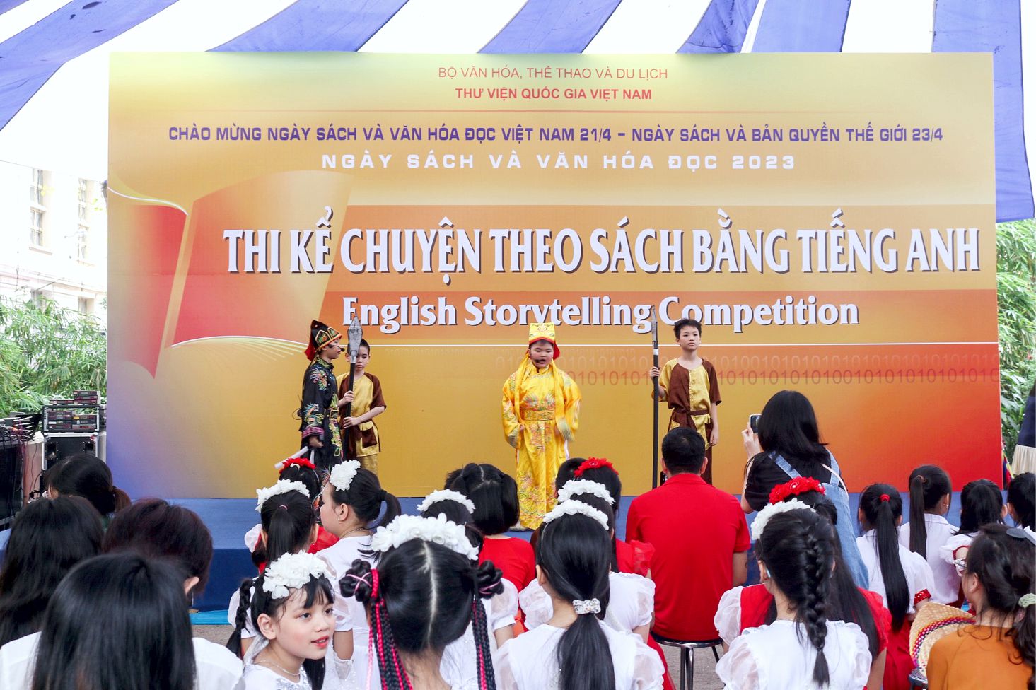 Tưng bừng nhiều hoạt động thu hút đông đảo các bạn trẻ trong ngày Sách và Văn hoá đọc Việt Nam - Ảnh 6.