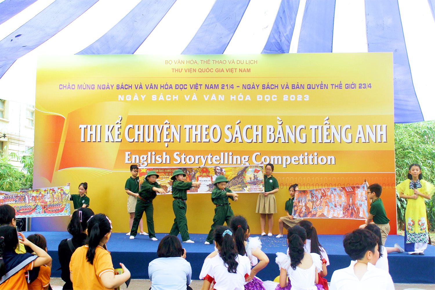 Tưng bừng nhiều hoạt động thu hút đông đảo các bạn trẻ trong ngày Sách và Văn hoá đọc Việt Nam - Ảnh 7.