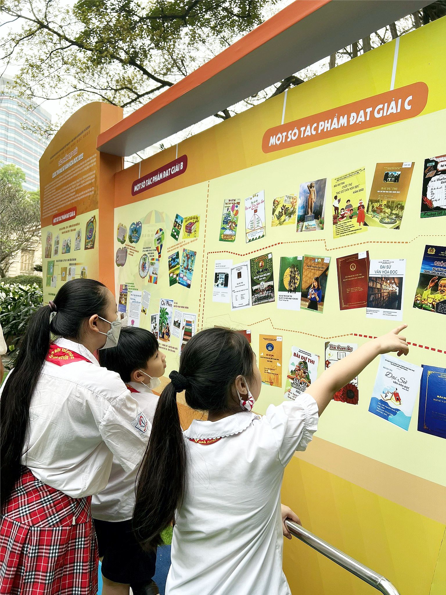 Tưng bừng nhiều hoạt động thu hút đông đảo các bạn trẻ trong ngày Sách và Văn hoá đọc Việt Nam - Ảnh 11.
