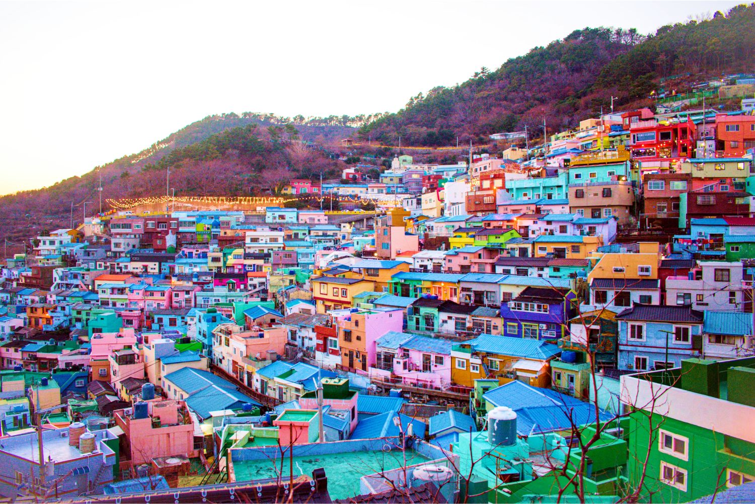 Làng bích họa rực rỡ làm say lòng hàng triệu du khách tại Hàn Quốc  - Ảnh 4.