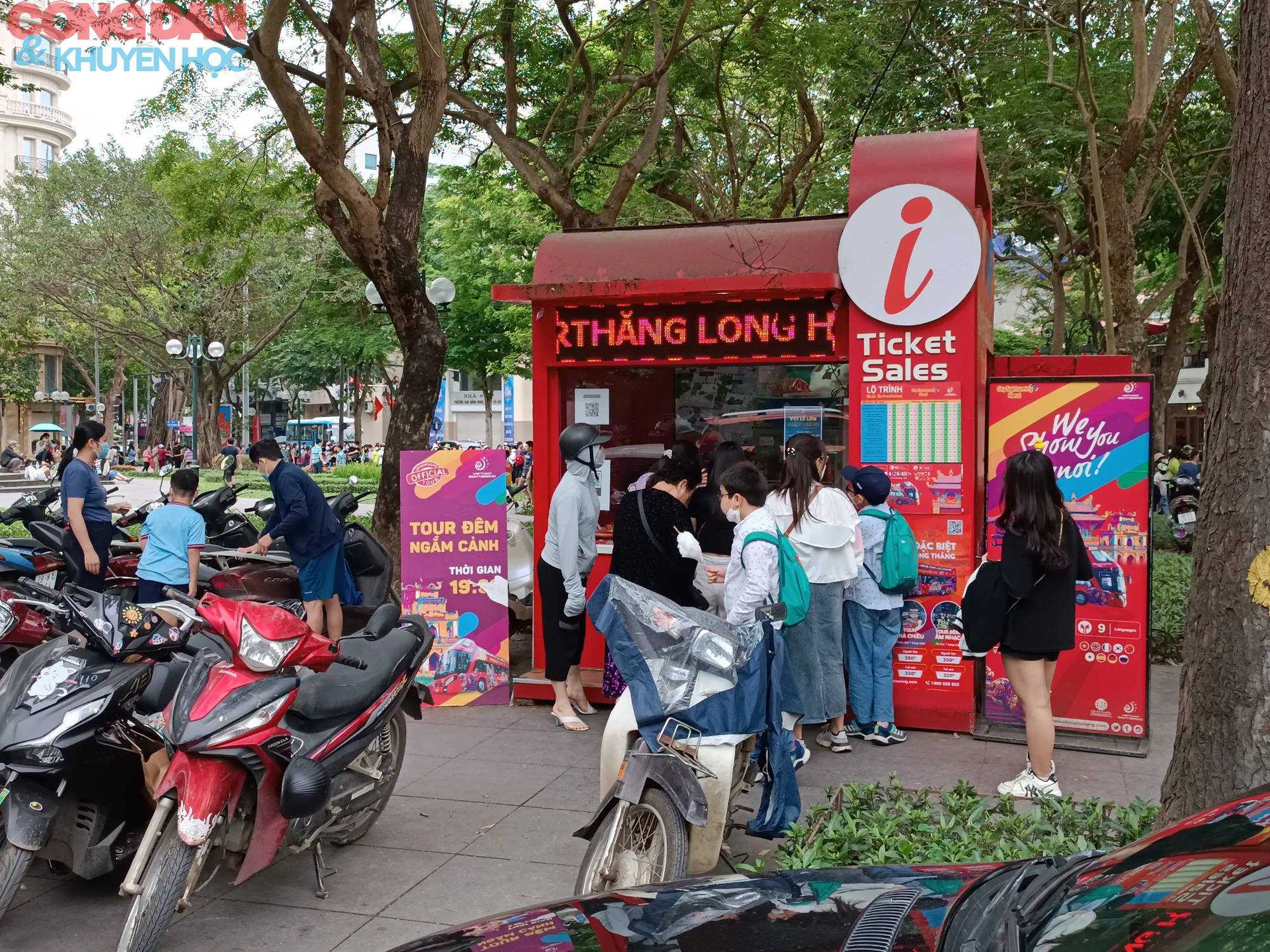 Hà Nội đông nghẹt người xếp hàng trải nghiệm city tour miễn phí  - Ảnh 11.