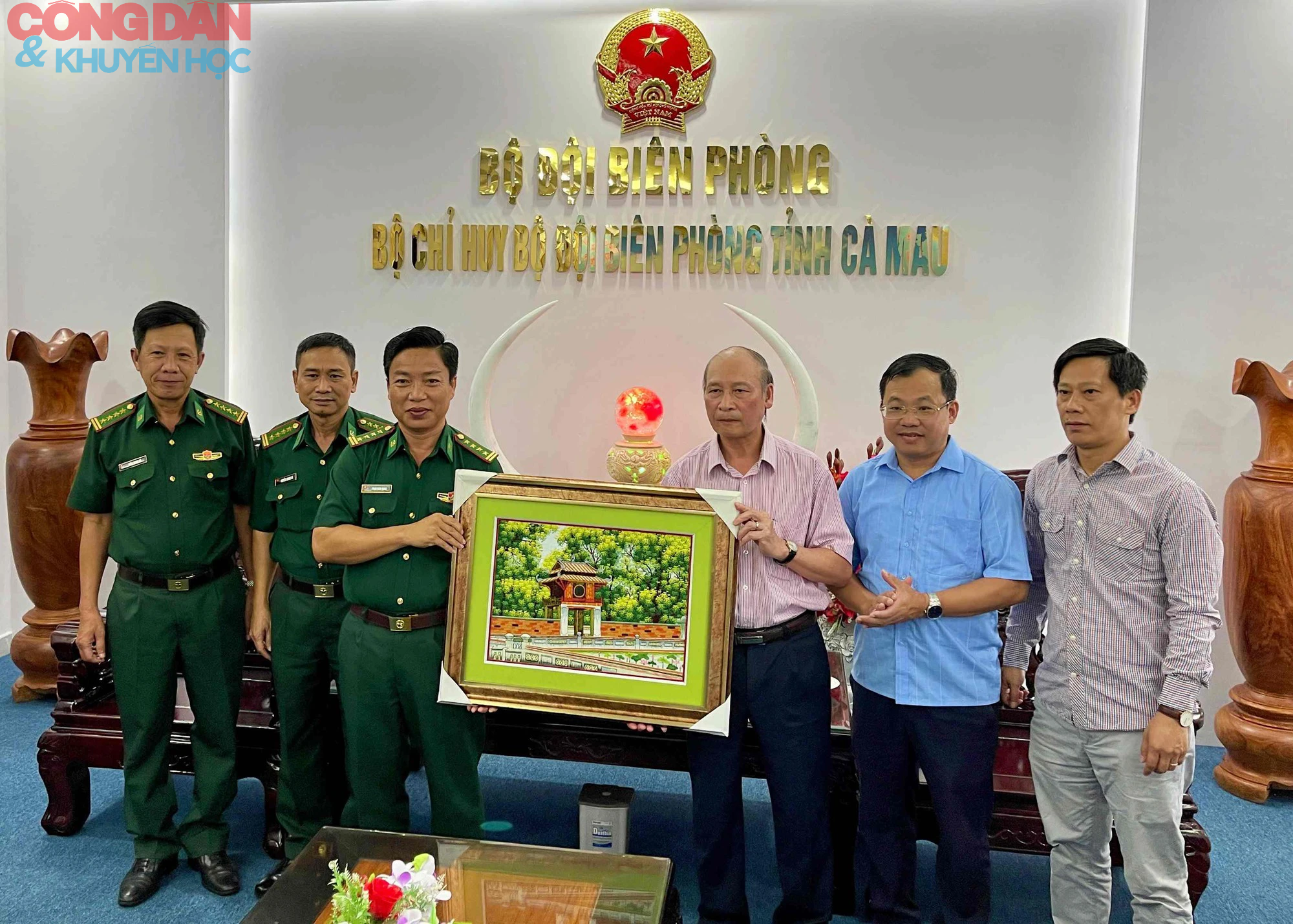 Tăng cường phối hợp tuyên truyền giữa Hội Nhà báo Hà Nội và Bộ đội Biên phòng Cà Mau - Ảnh 1.