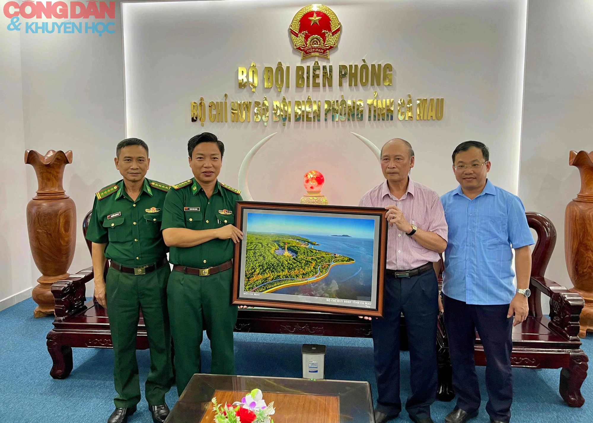 Tăng cường phối hợp tuyên truyền giữa Hội Nhà báo Hà Nội và Bộ đội Biên phòng Cà Mau - Ảnh 2.