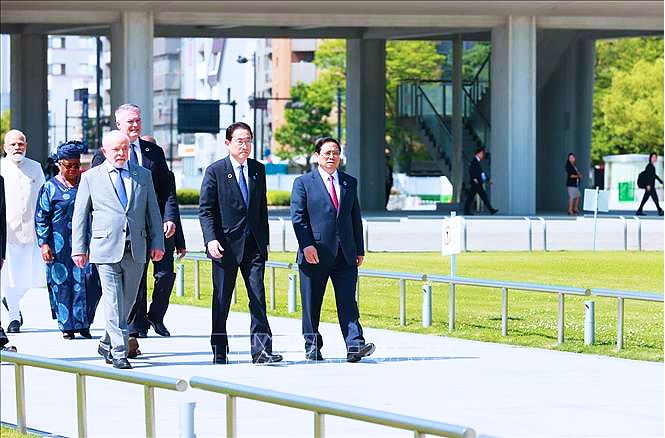 Thủ tướng Phạm Minh Chính thăm Công viên tưởng niệm hòa bình Hiroshima, Nhật Bản - Ảnh 1.